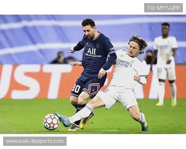 国际足坛最新动态：梅西加盟新球队 C罗续约引发热议